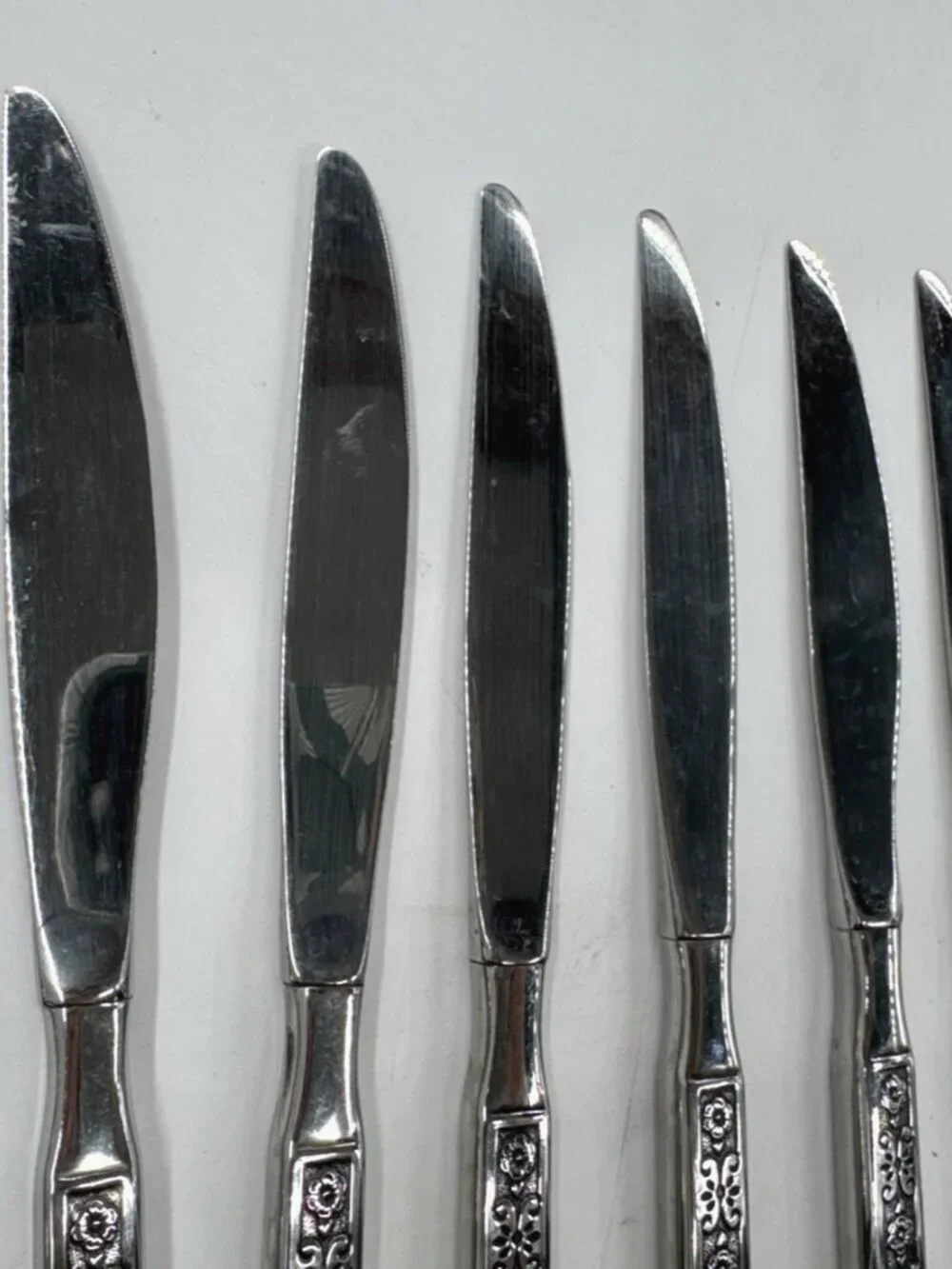 Oneida Distinction Deluxe CAPRI Dinner Knives Set of 8 Stainless Steel Floral HH